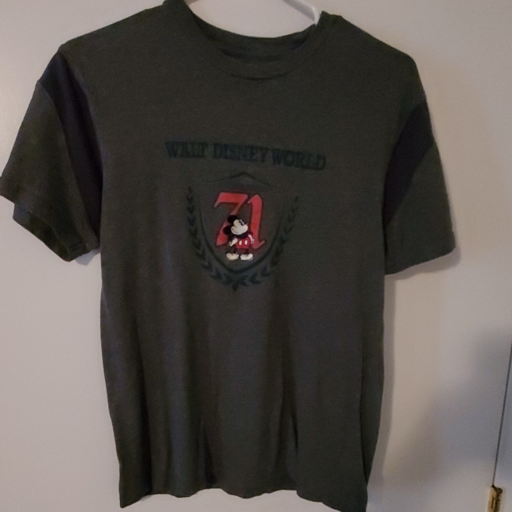 Walt Disney World shirt Mickey Mouse